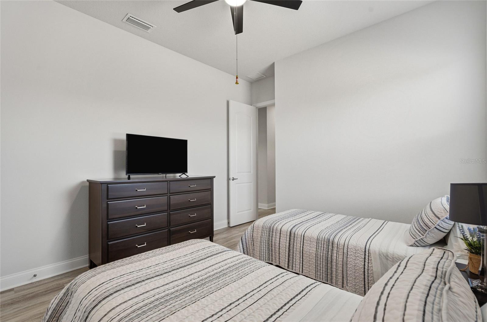 Image 28 of 50 For 8 Lakewalk Drive