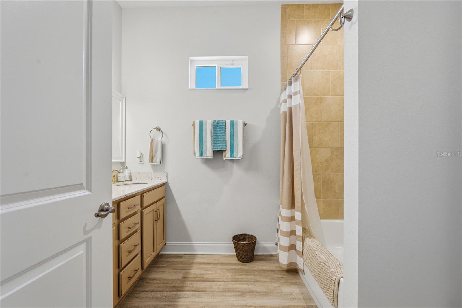 Image 29 of 50 For 8 Lakewalk Drive