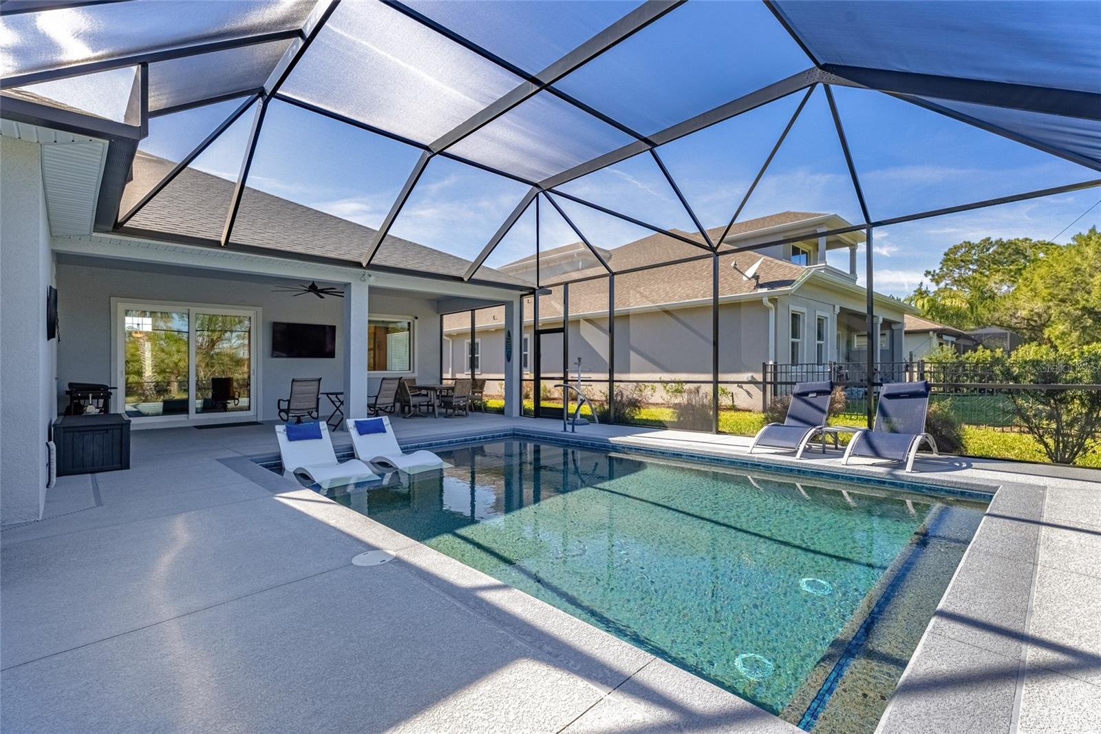 Image 3 of 50 For 8 Lakewalk Drive