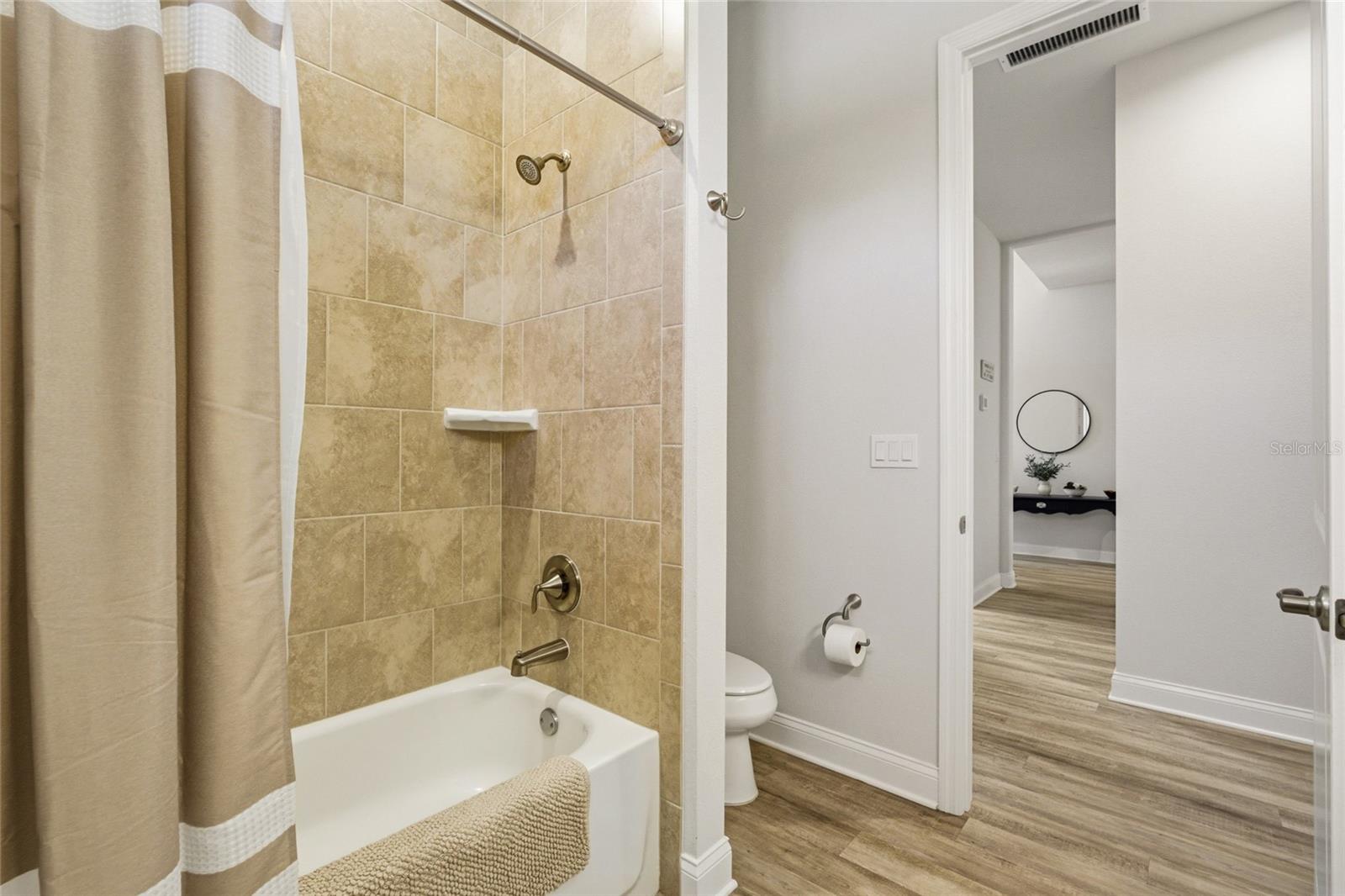 Image 31 of 50 For 8 Lakewalk Drive