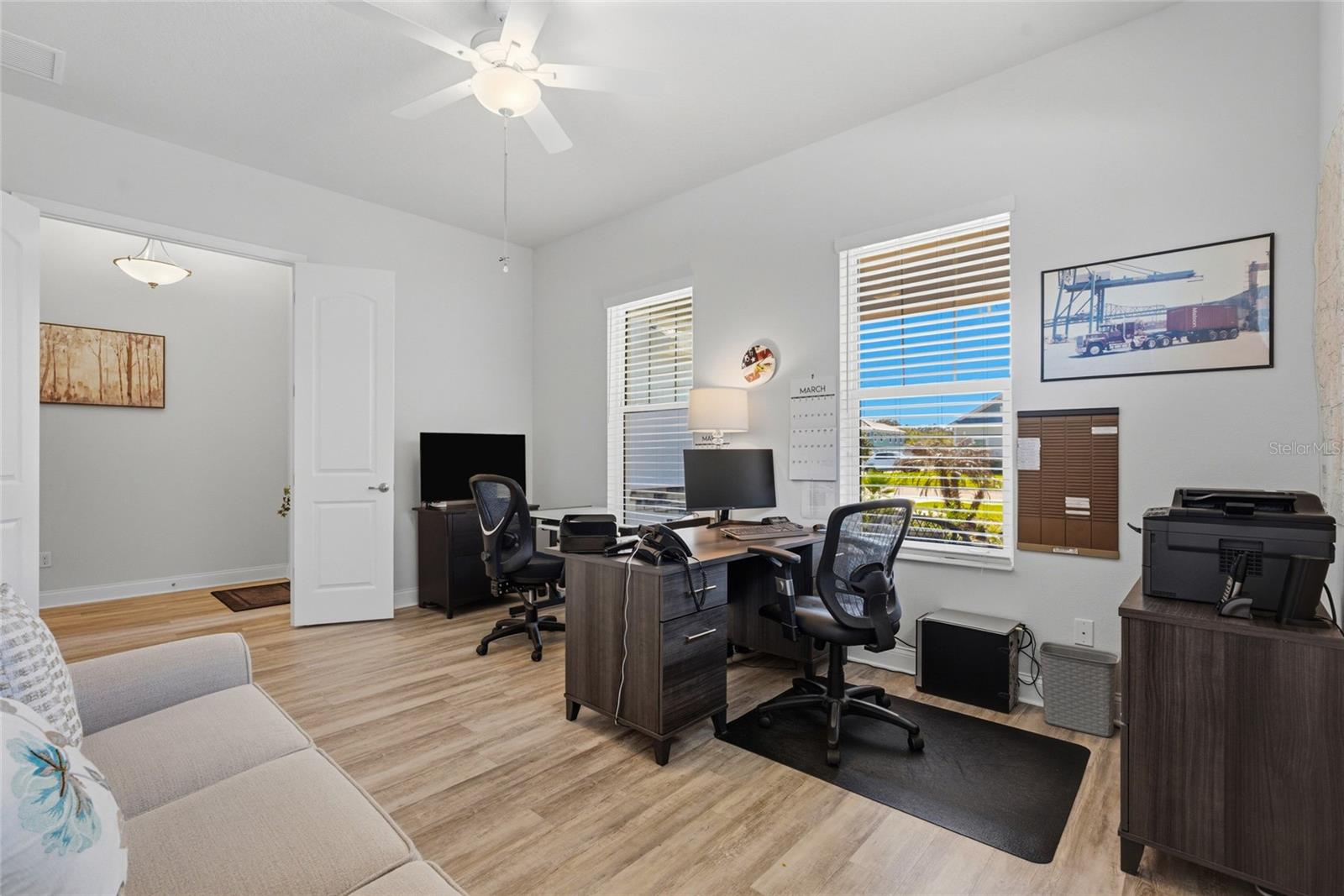 Image 33 of 50 For 8 Lakewalk Drive