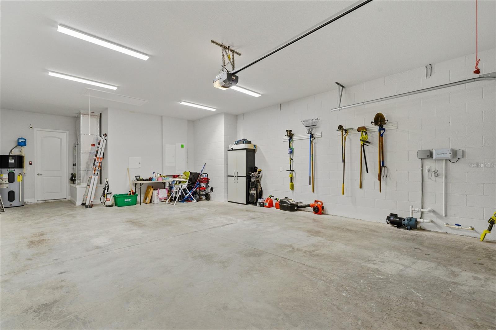 Image 40 of 50 For 8 Lakewalk Drive