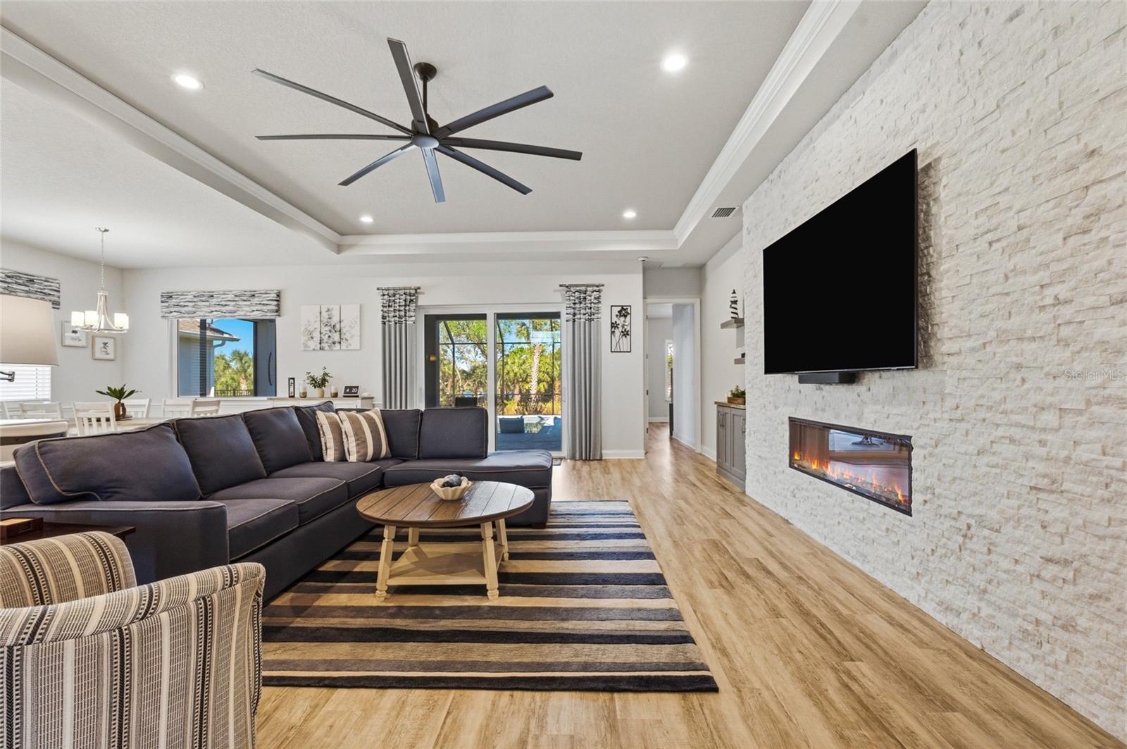 Image 7 of 50 For 8 Lakewalk Drive