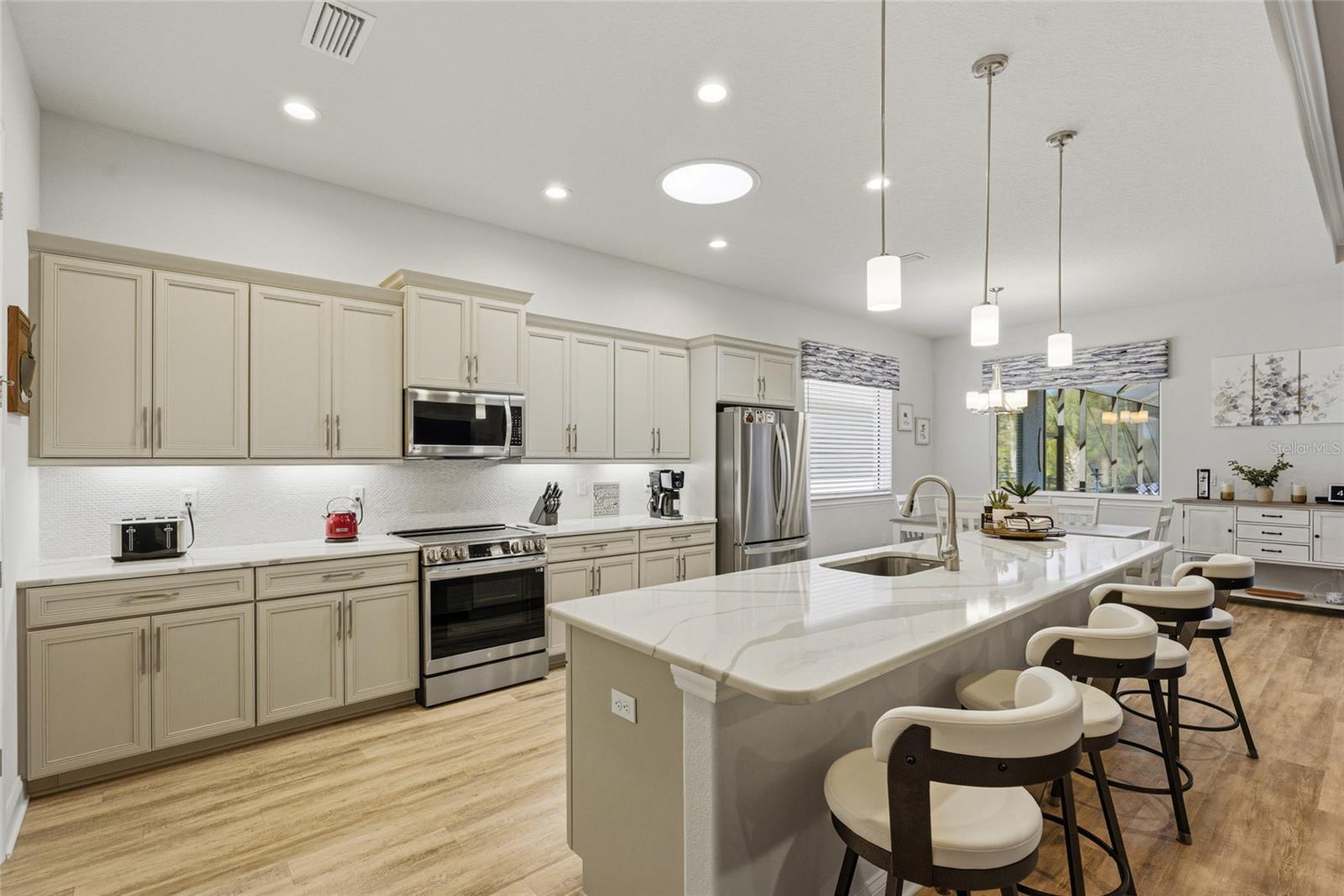 Image 8 of 50 For 8 Lakewalk Drive