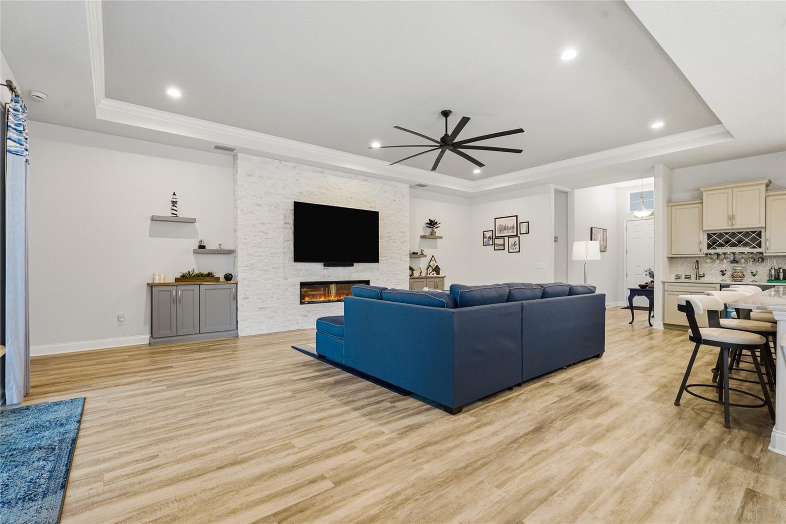 Image 9 of 50 For 8 Lakewalk Drive