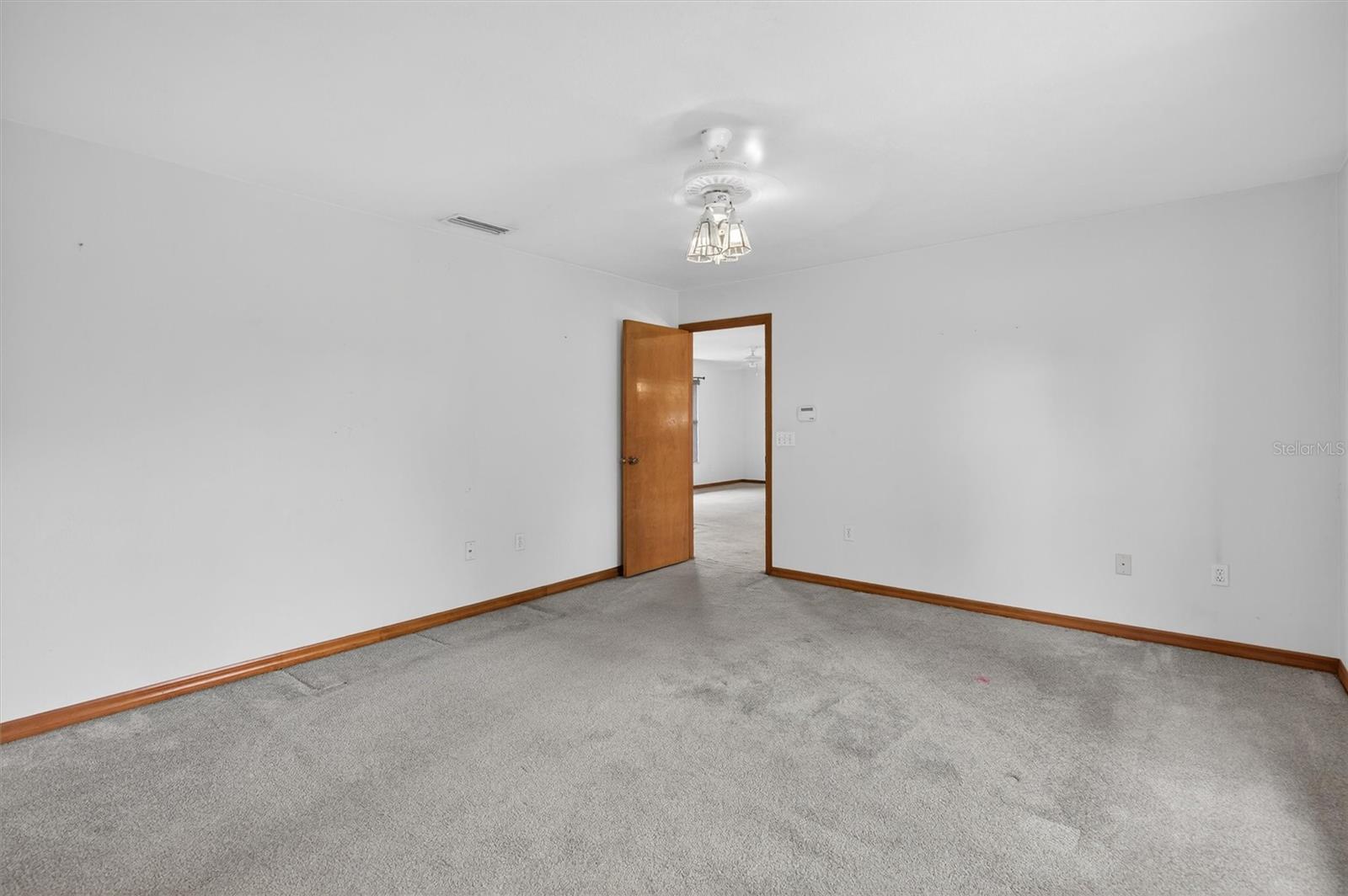 Image 14 of 93 For 239 Wilmette Avenue