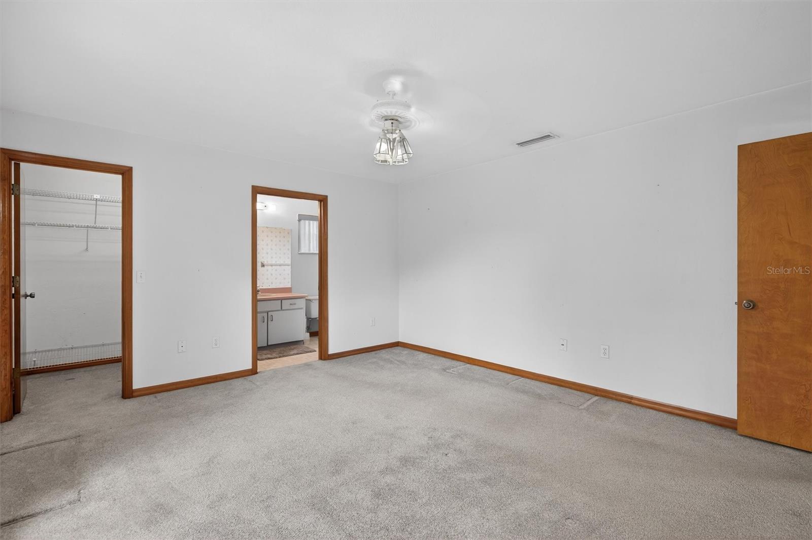 Image 18 of 93 For 239 Wilmette Avenue