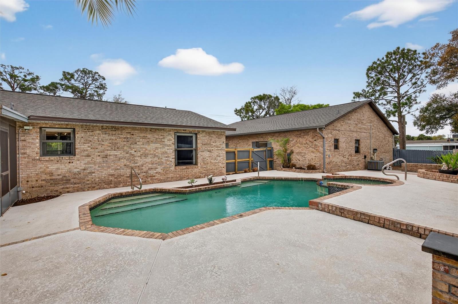 Image 22 of 93 For 239 Wilmette Avenue