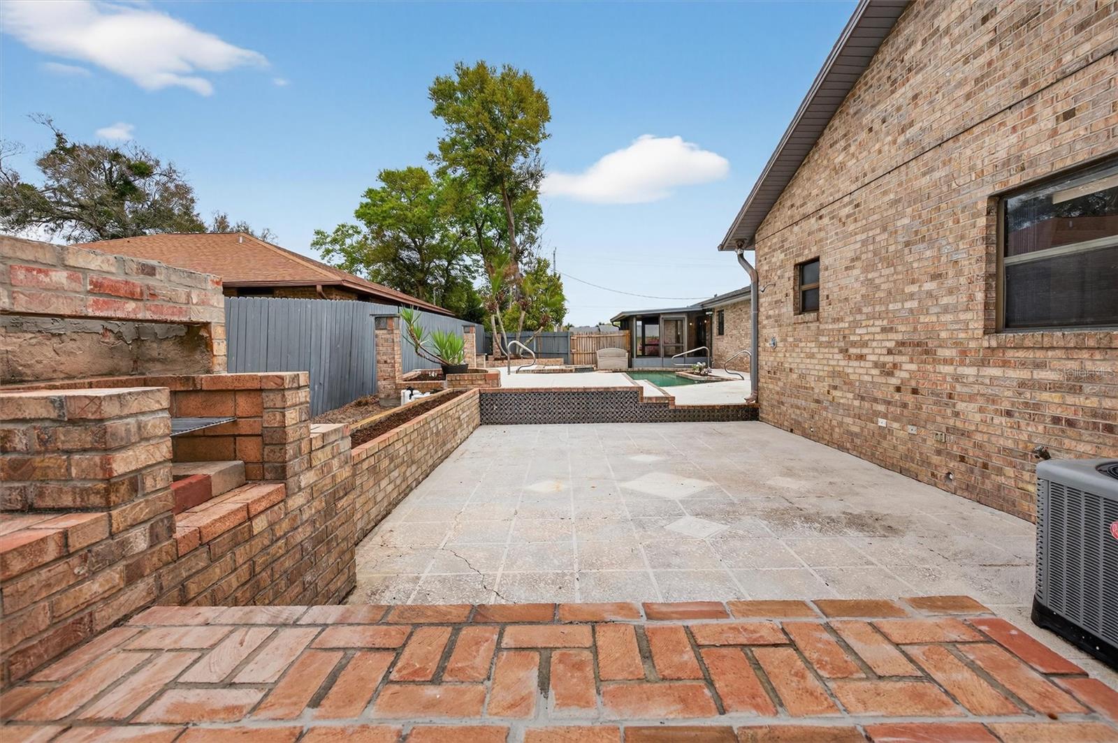 Image 28 of 93 For 239 Wilmette Avenue