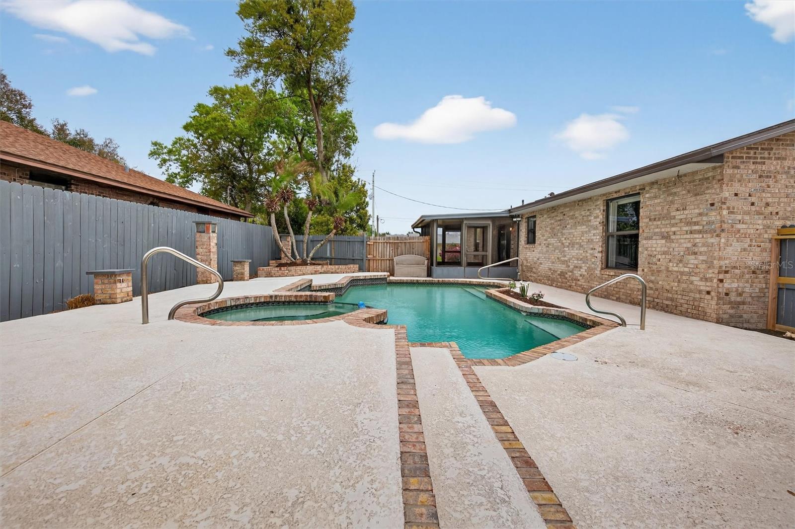 Image 30 of 93 For 239 Wilmette Avenue