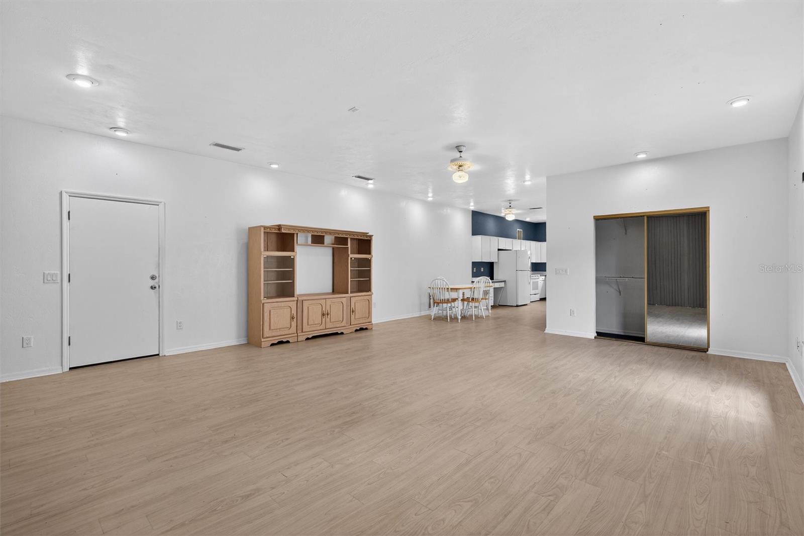 Image 43 of 93 For 239 Wilmette Avenue