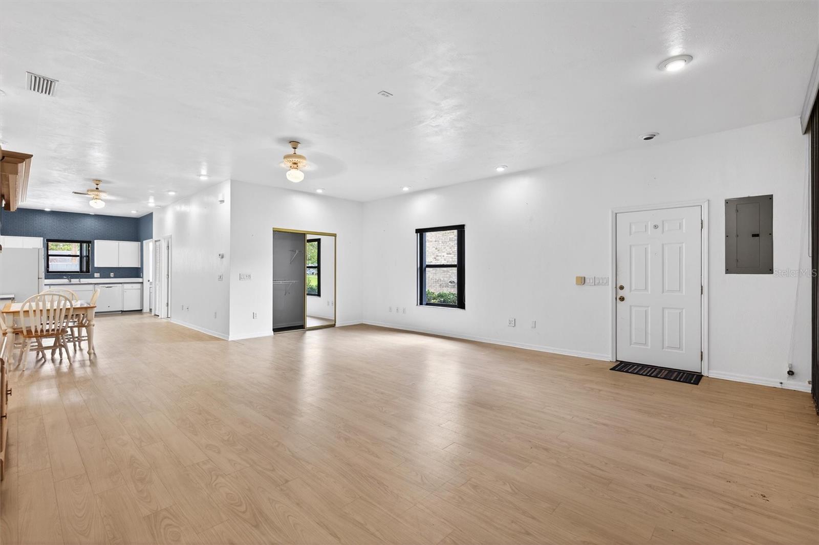 Image 44 of 93 For 239 Wilmette Avenue