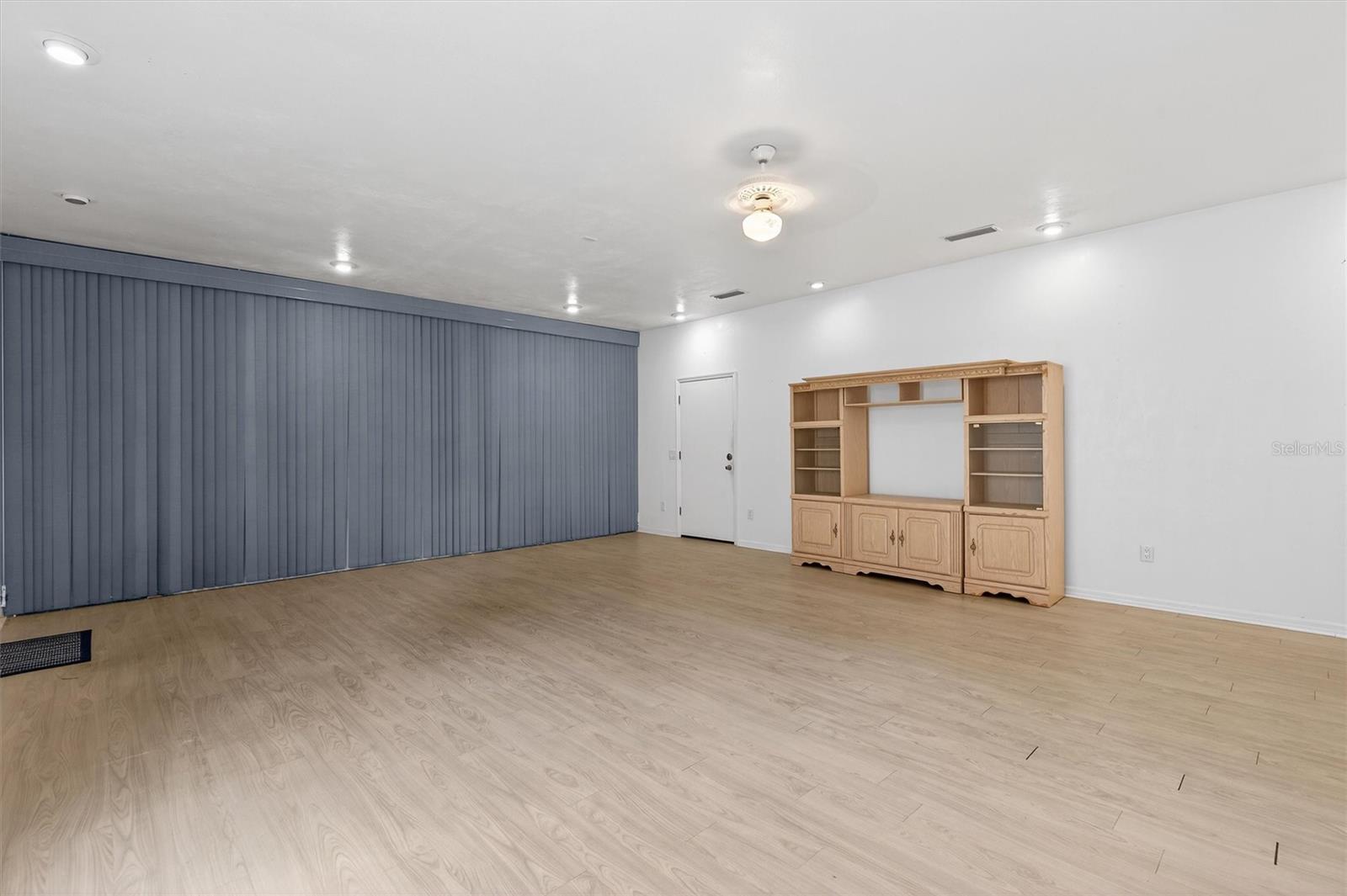 Image 45 of 93 For 239 Wilmette Avenue