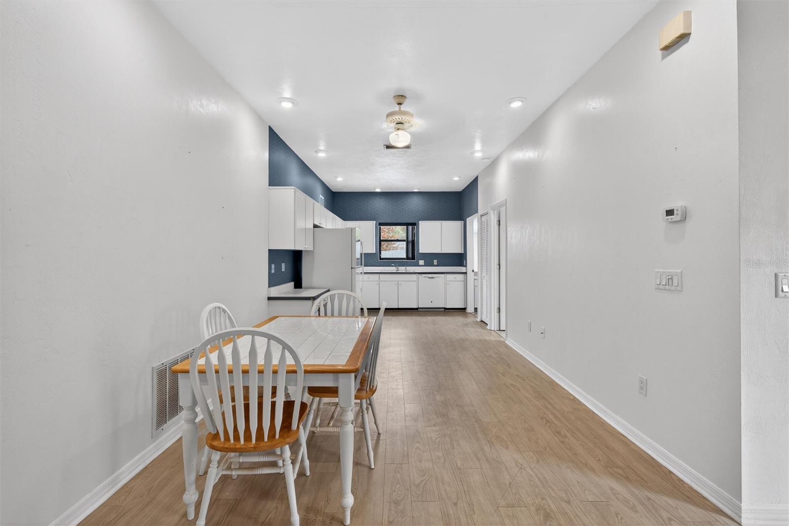 Image 46 of 93 For 239 Wilmette Avenue