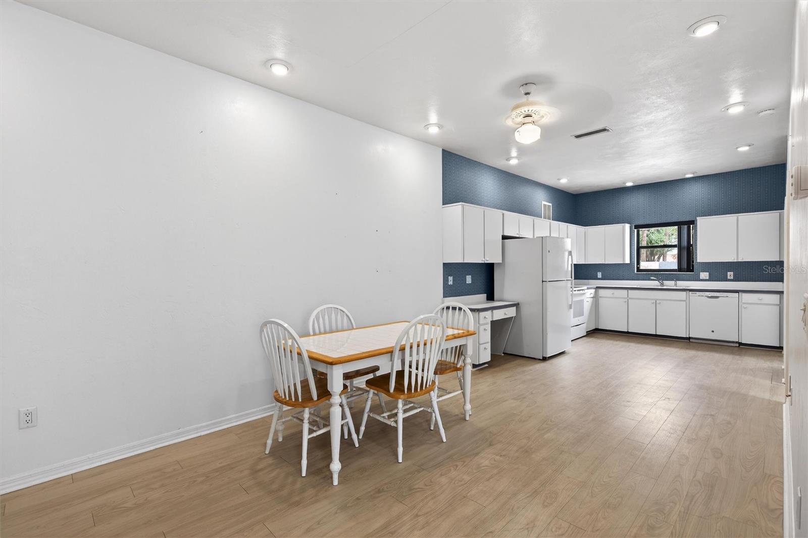 Image 47 of 93 For 239 Wilmette Avenue