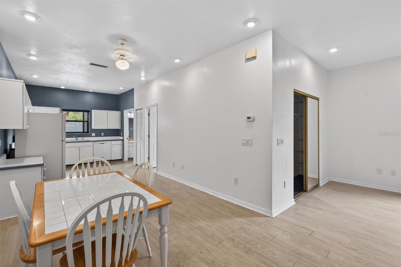 Image 48 of 93 For 239 Wilmette Avenue