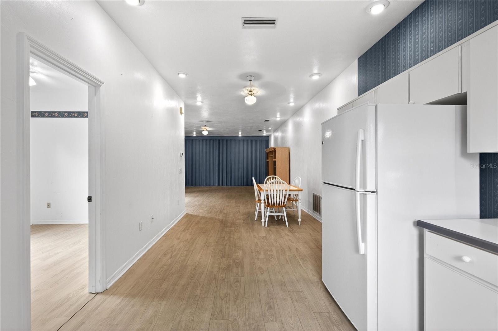 Image 50 of 93 For 239 Wilmette Avenue