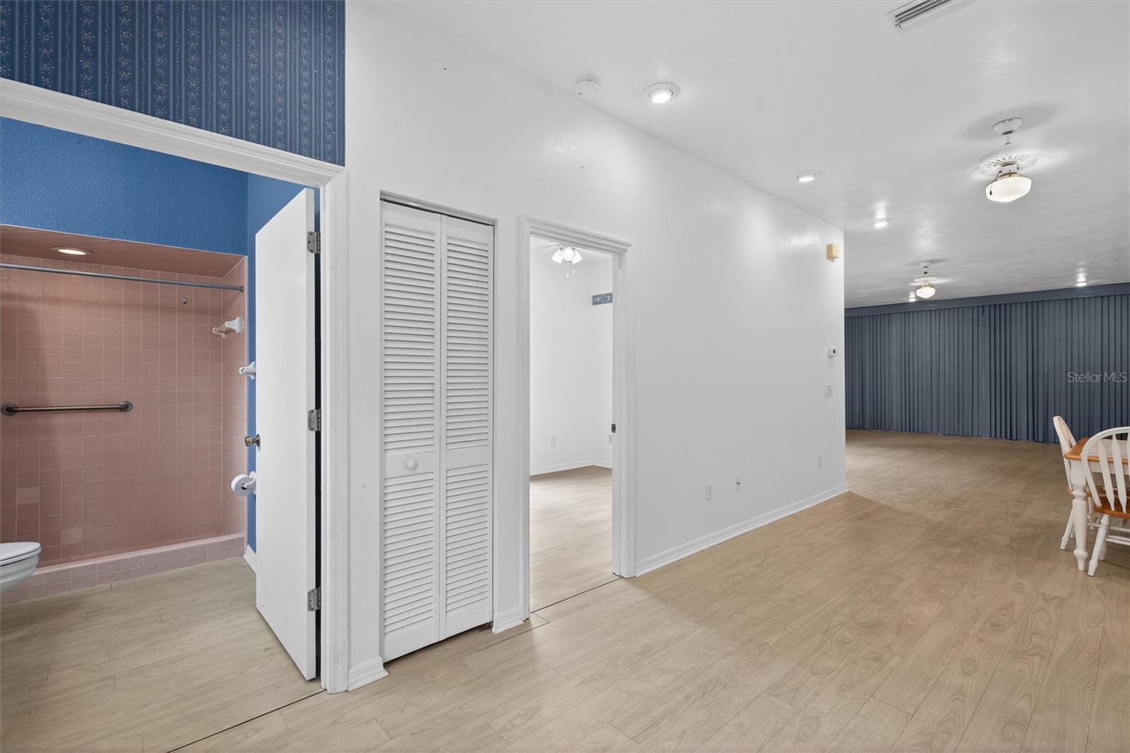 Image 51 of 93 For 239 Wilmette Avenue