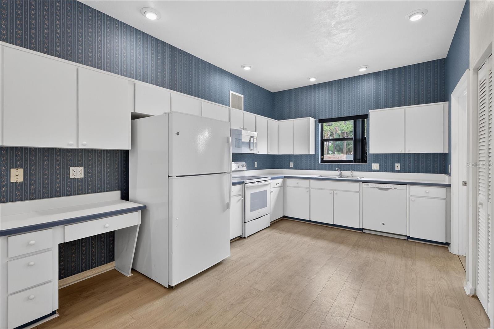 Image 56 of 93 For 239 Wilmette Avenue