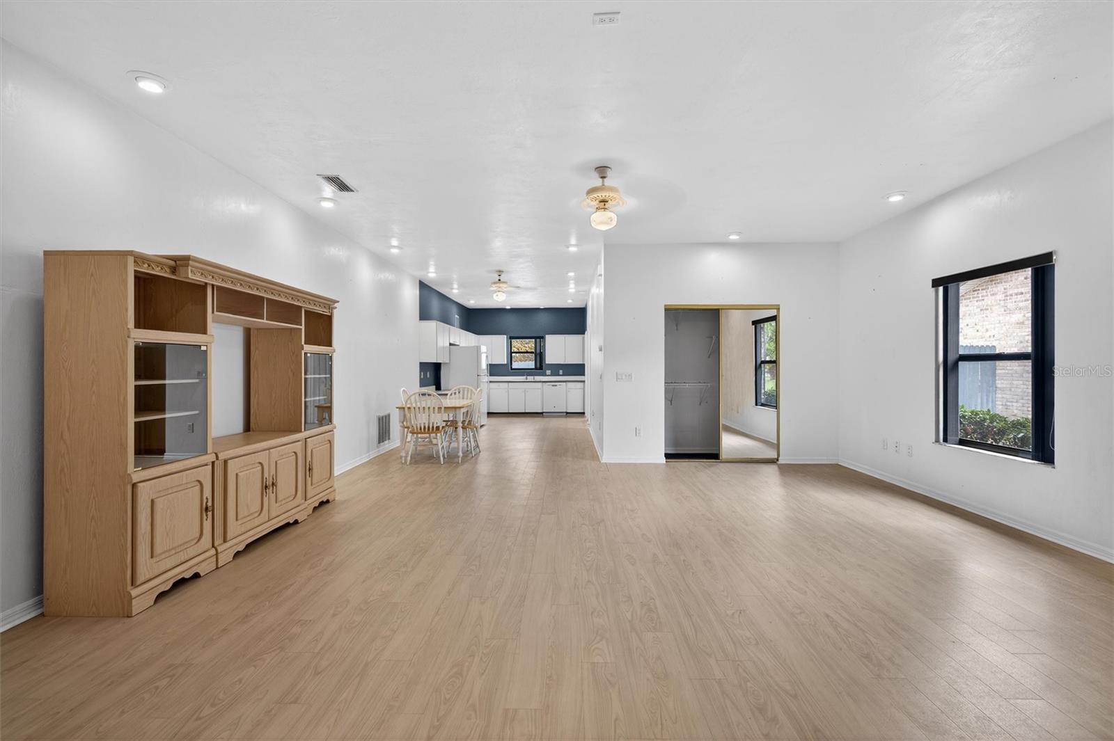 Image 64 of 93 For 239 Wilmette Avenue