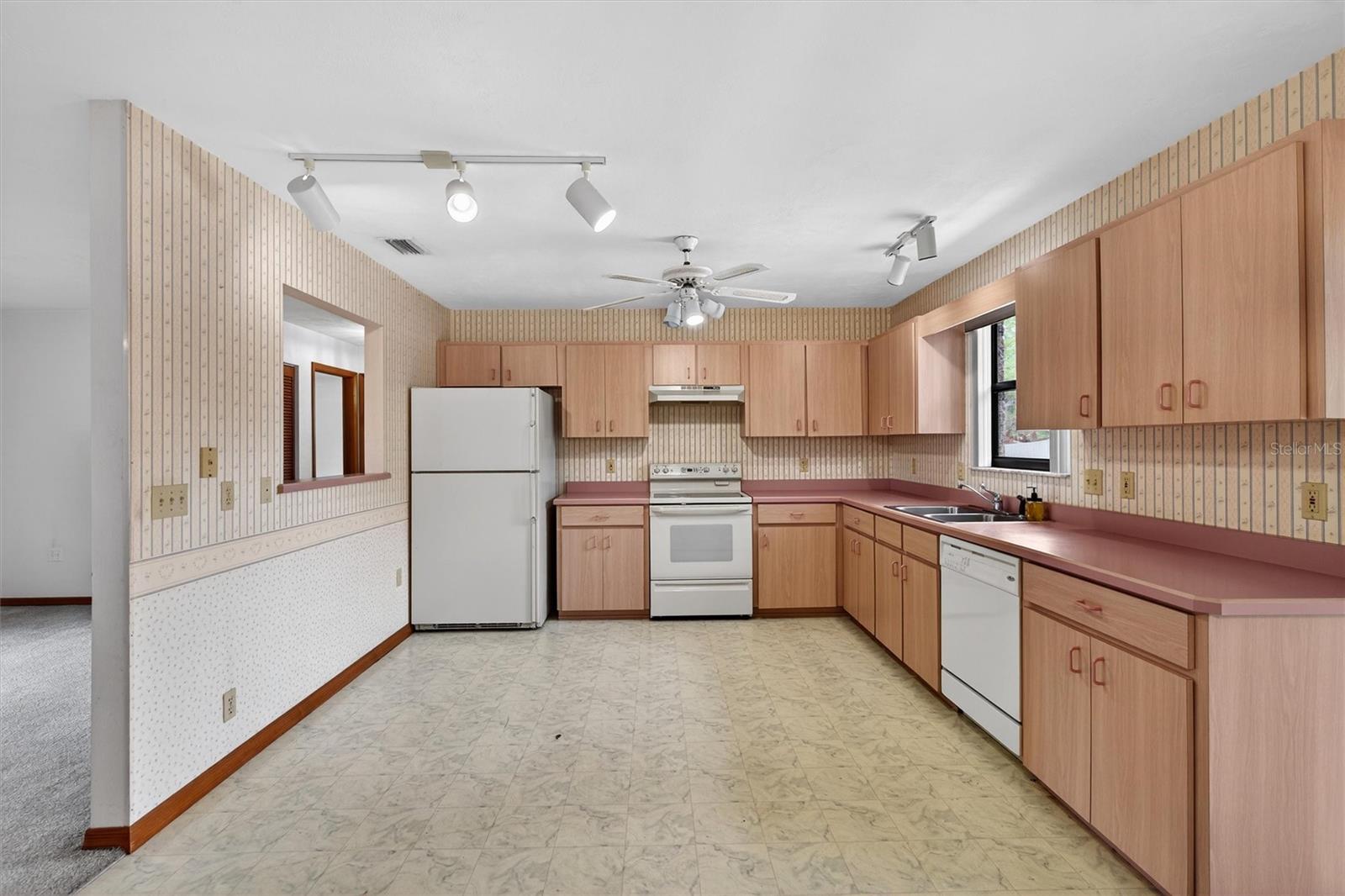 Image 69 of 93 For 239 Wilmette Avenue