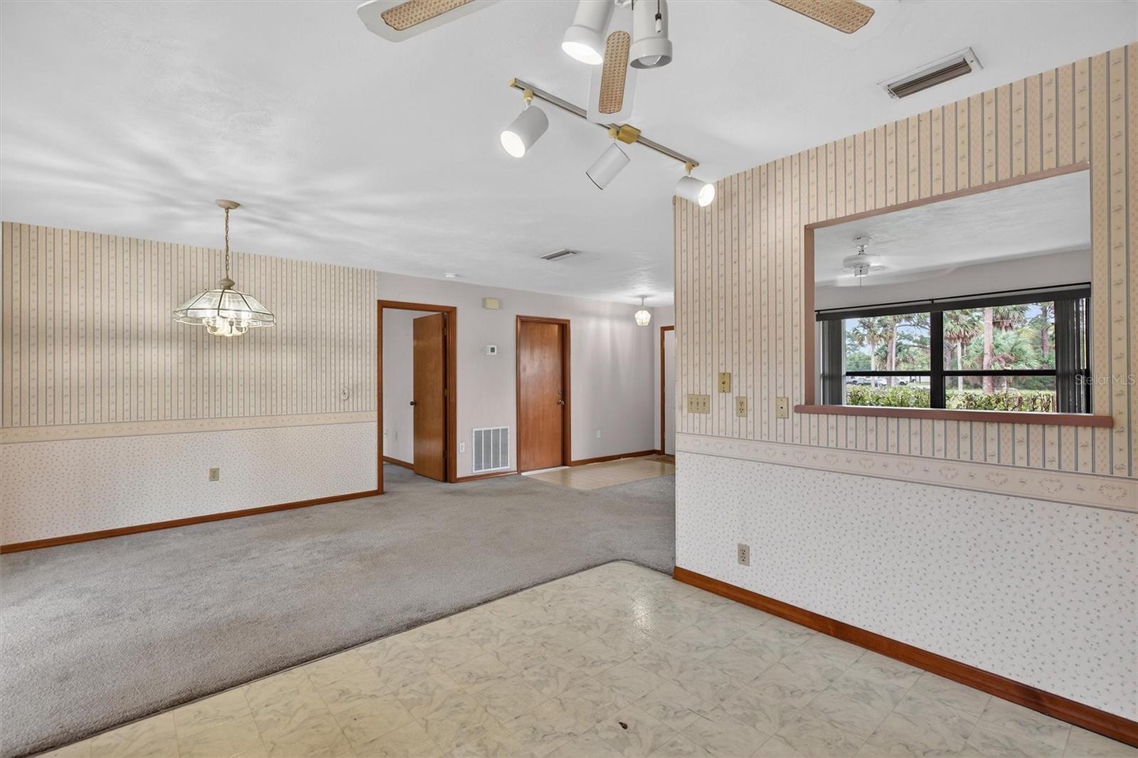 Image 70 of 93 For 239 Wilmette Avenue