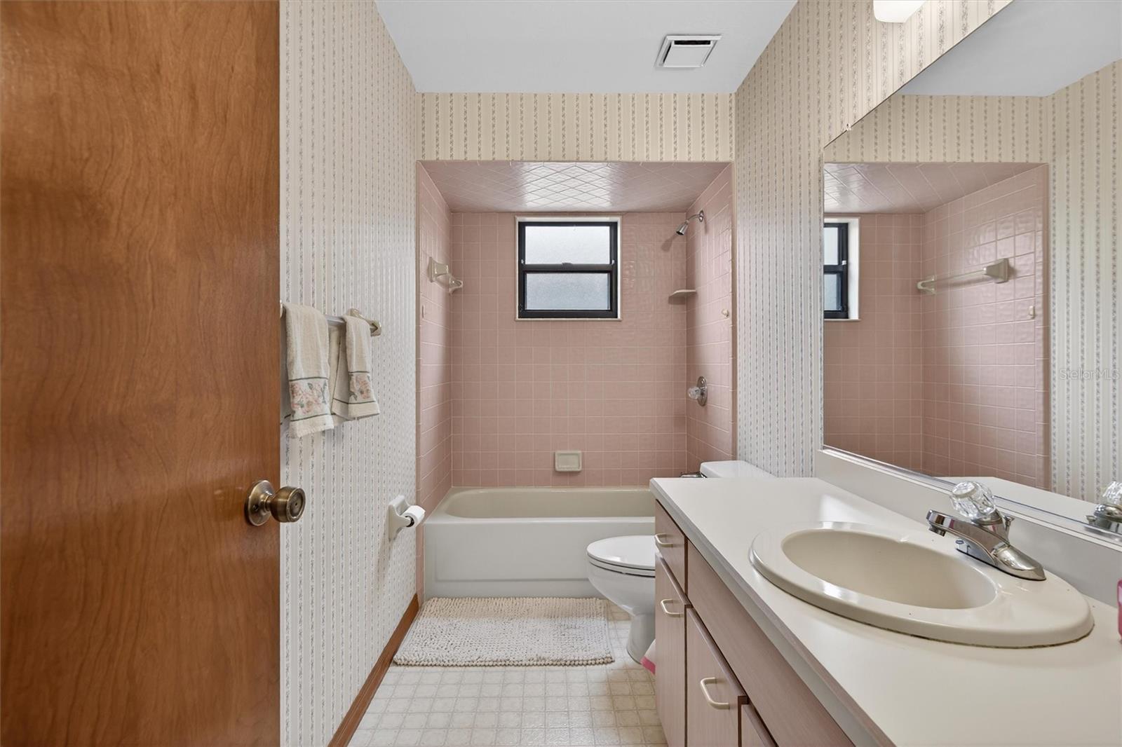 Image 8 of 93 For 239 Wilmette Avenue