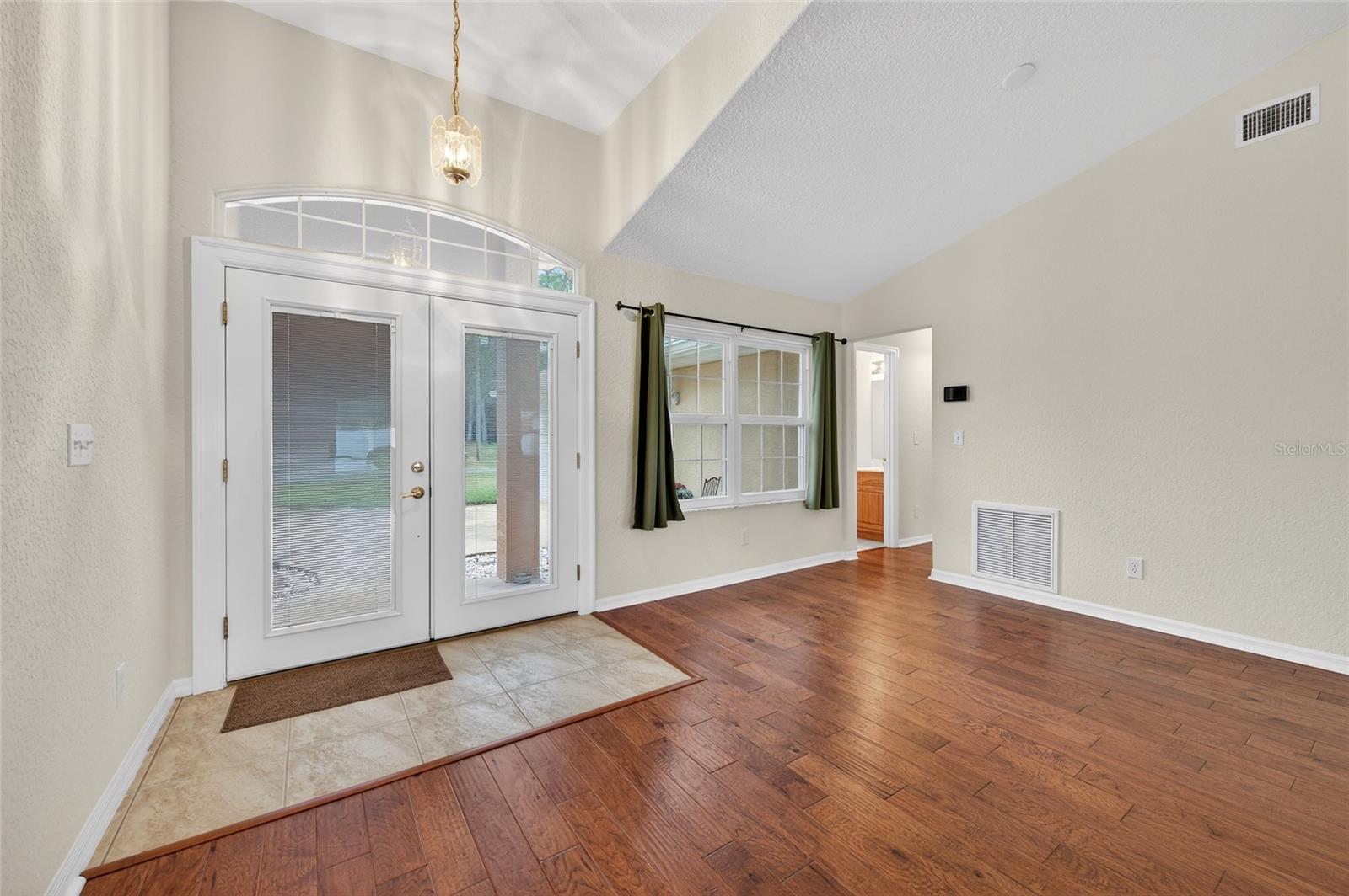 Image 13 of 32 For 60 Pickering Drive