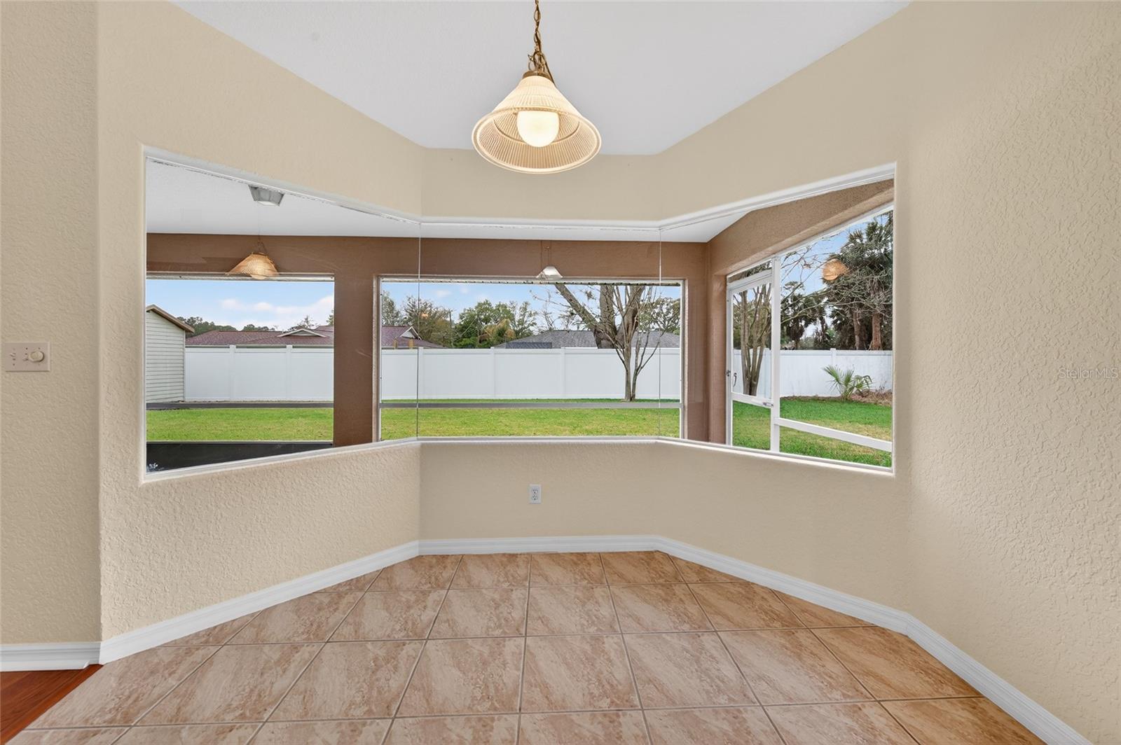 Image 14 of 32 For 60 Pickering Drive