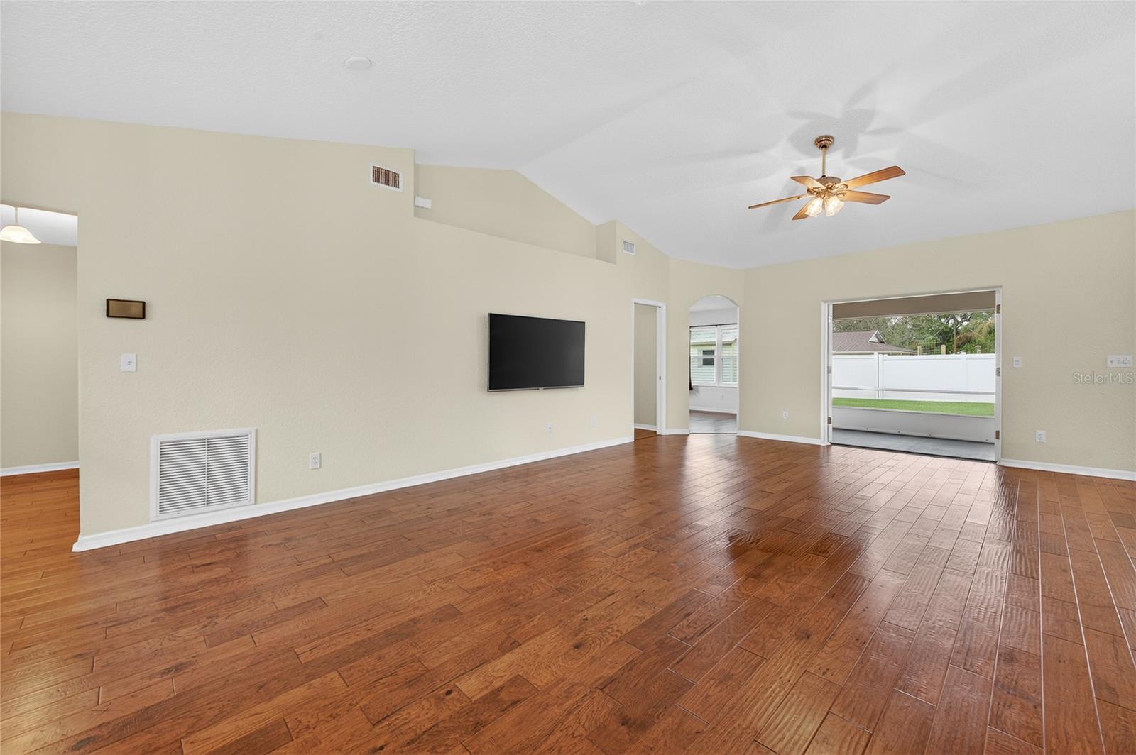 Image 2 of 32 For 60 Pickering Drive