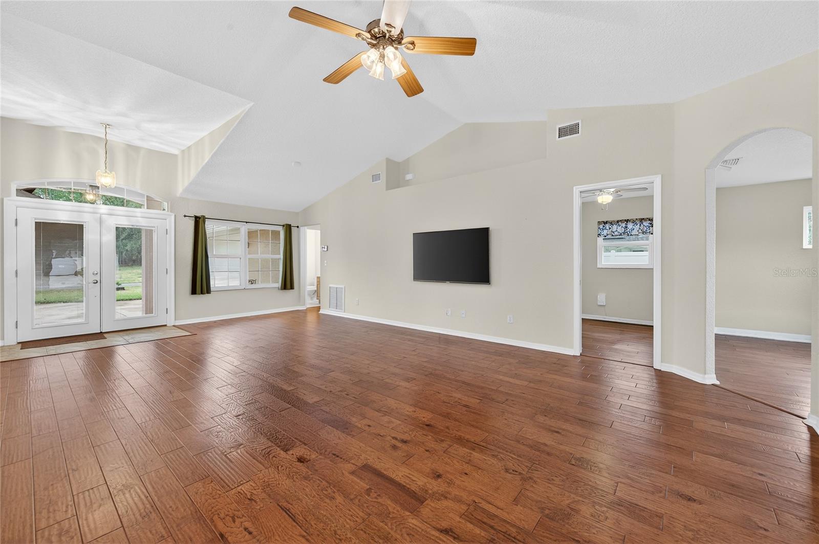 Image 3 of 32 For 60 Pickering Drive