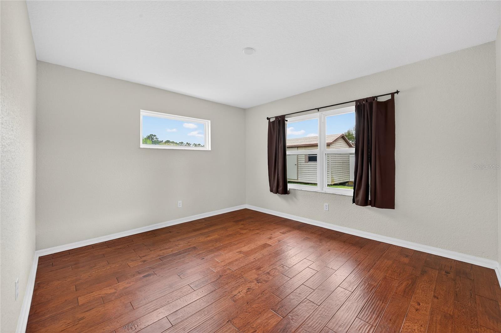 Image 4 of 32 For 60 Pickering Drive