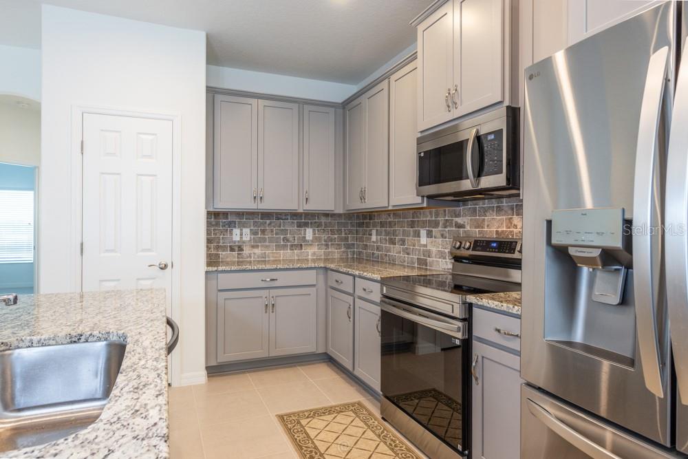 Image 10 of 37 For 10 Fischer Lane