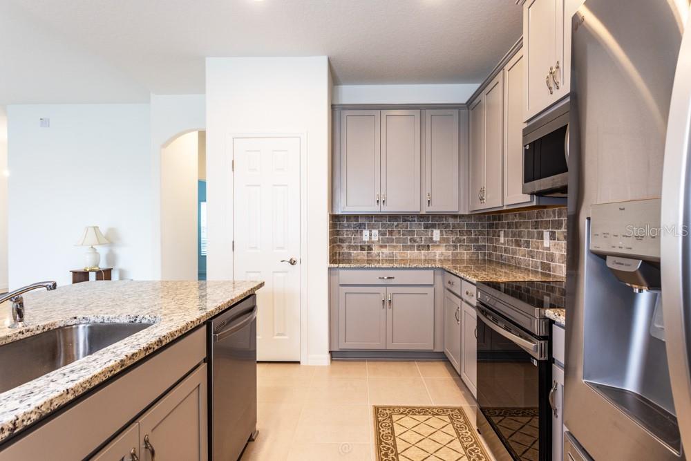 Image 11 of 37 For 10 Fischer Lane