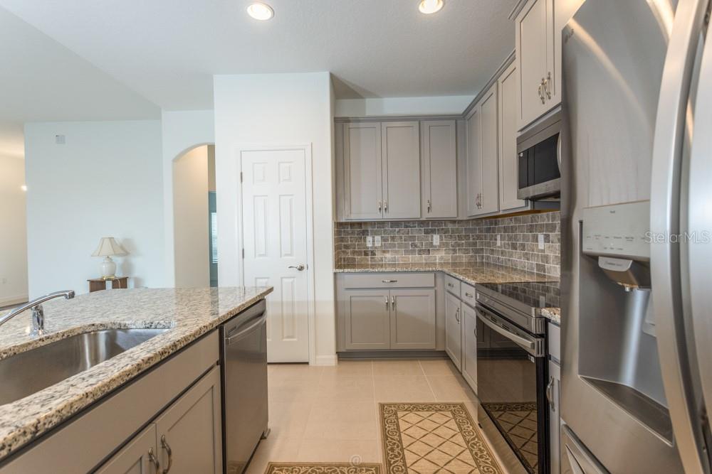 Image 12 of 37 For 10 Fischer Lane