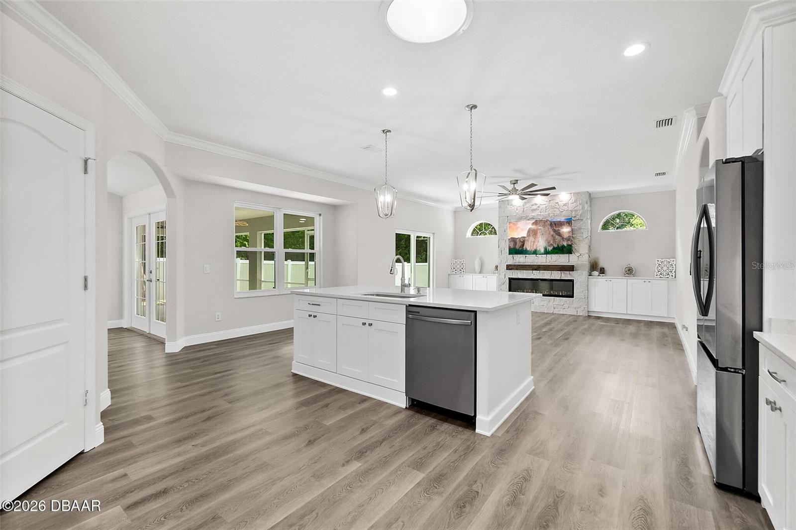 Image 10 of 35 For 7 Traceway Court