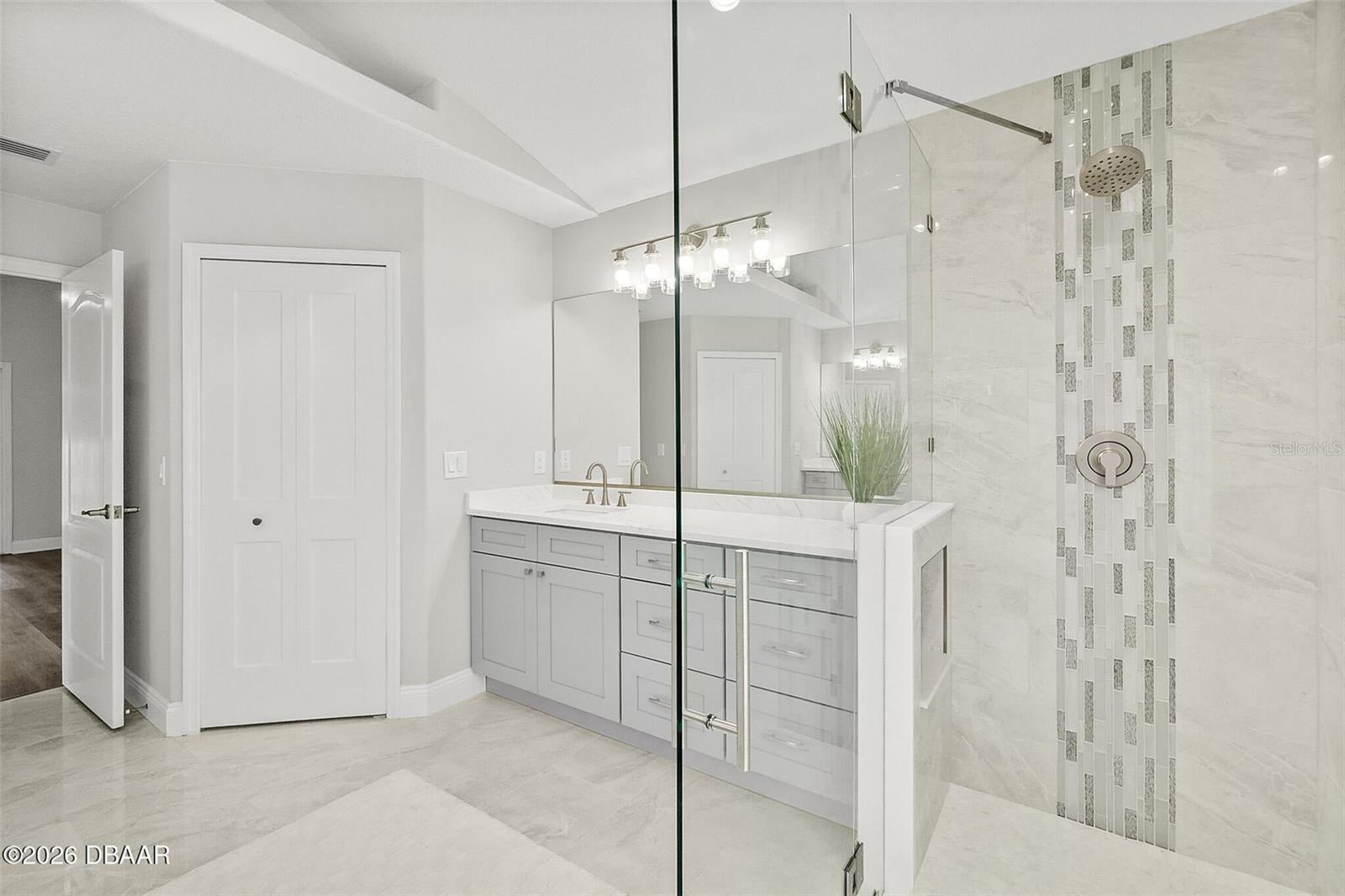 Image 17 of 35 For 7 Traceway Court