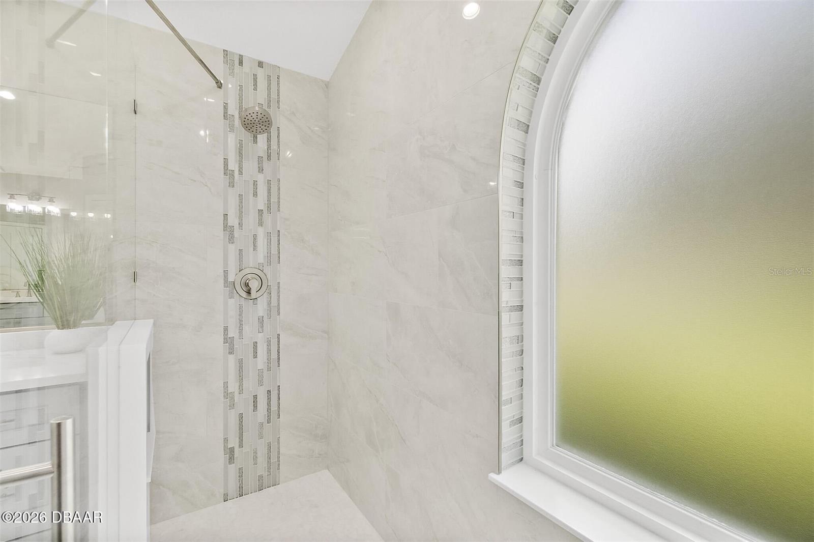 Image 18 of 35 For 7 Traceway Court