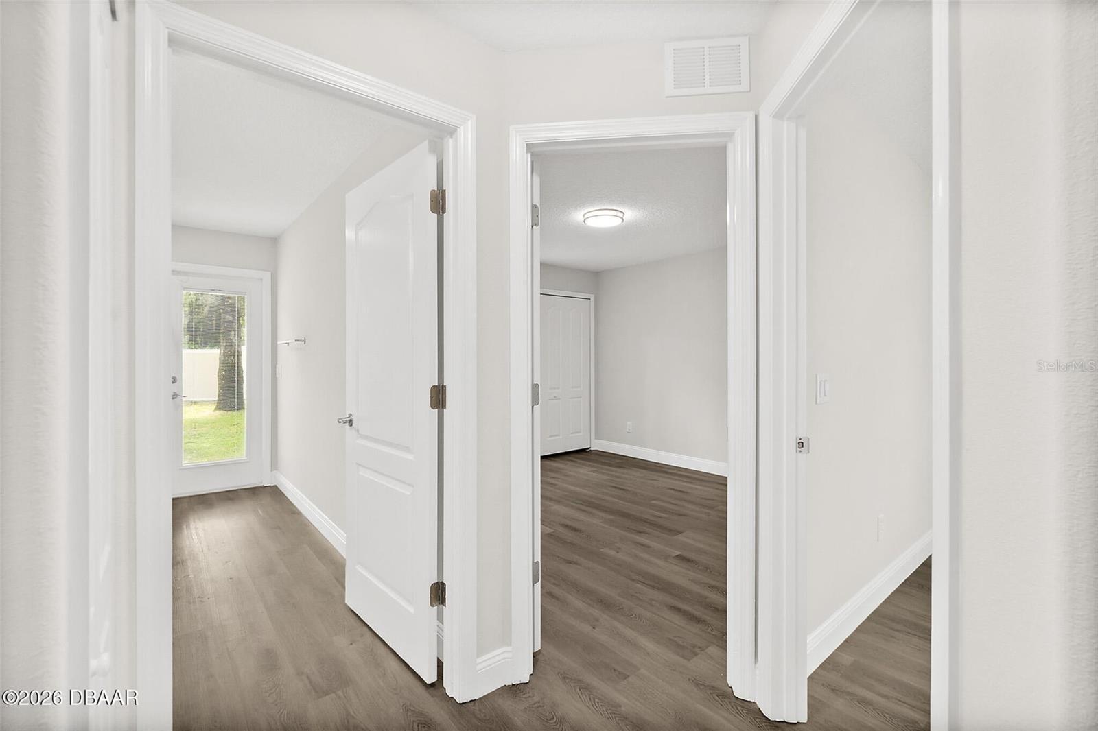 Image 19 of 35 For 7 Traceway Court