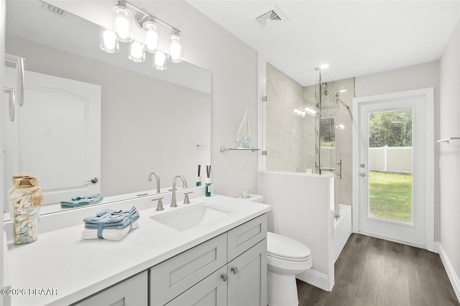 Image 22 of 35 For 7 Traceway Court