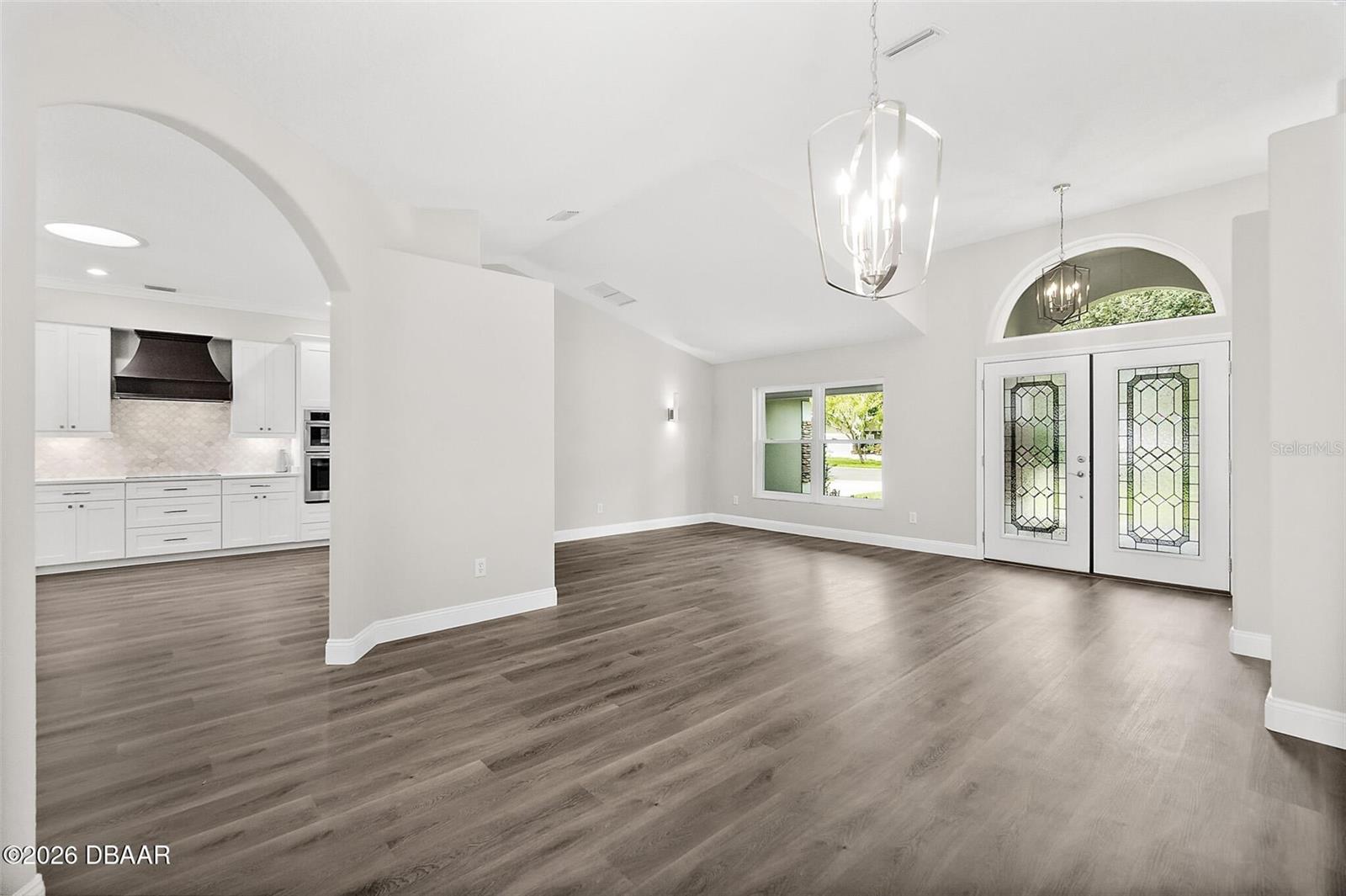 Image 5 of 35 For 7 Traceway Court