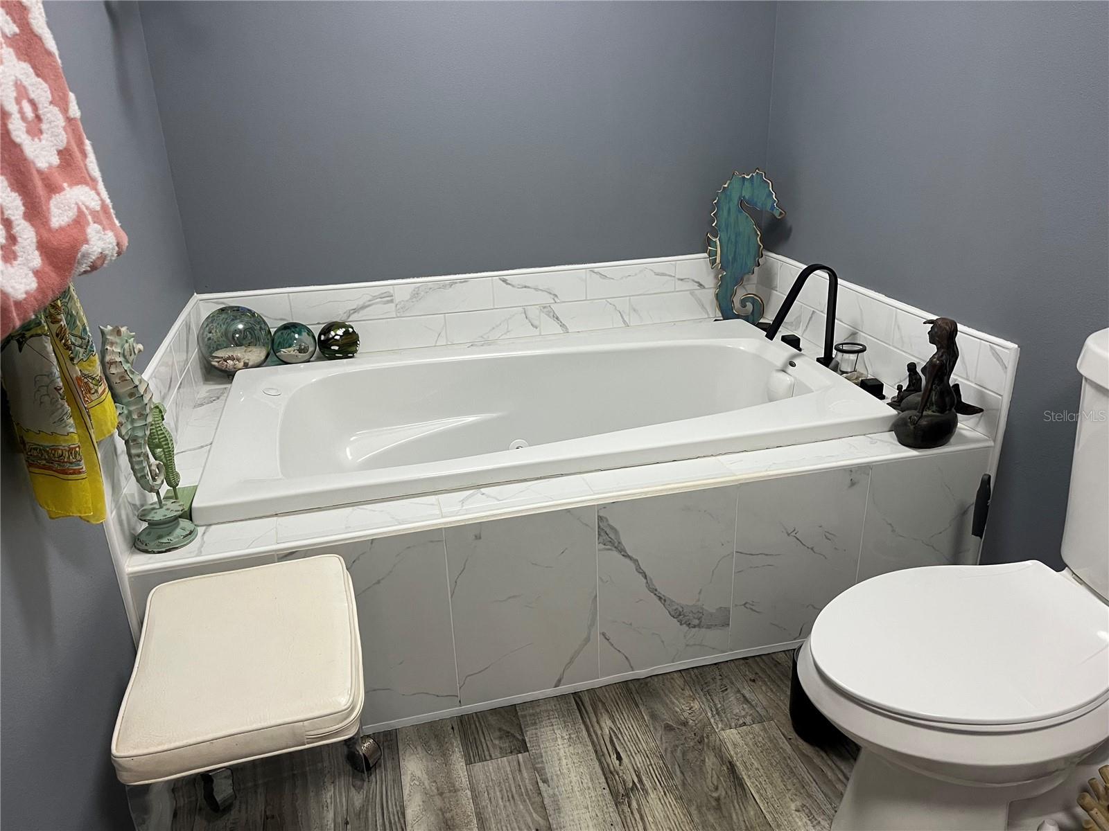 Image 15 of 47 For 130 Anchorage Drive