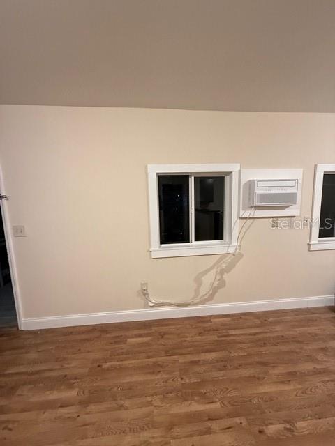 Image 18 of 29 For 735 Florence Street