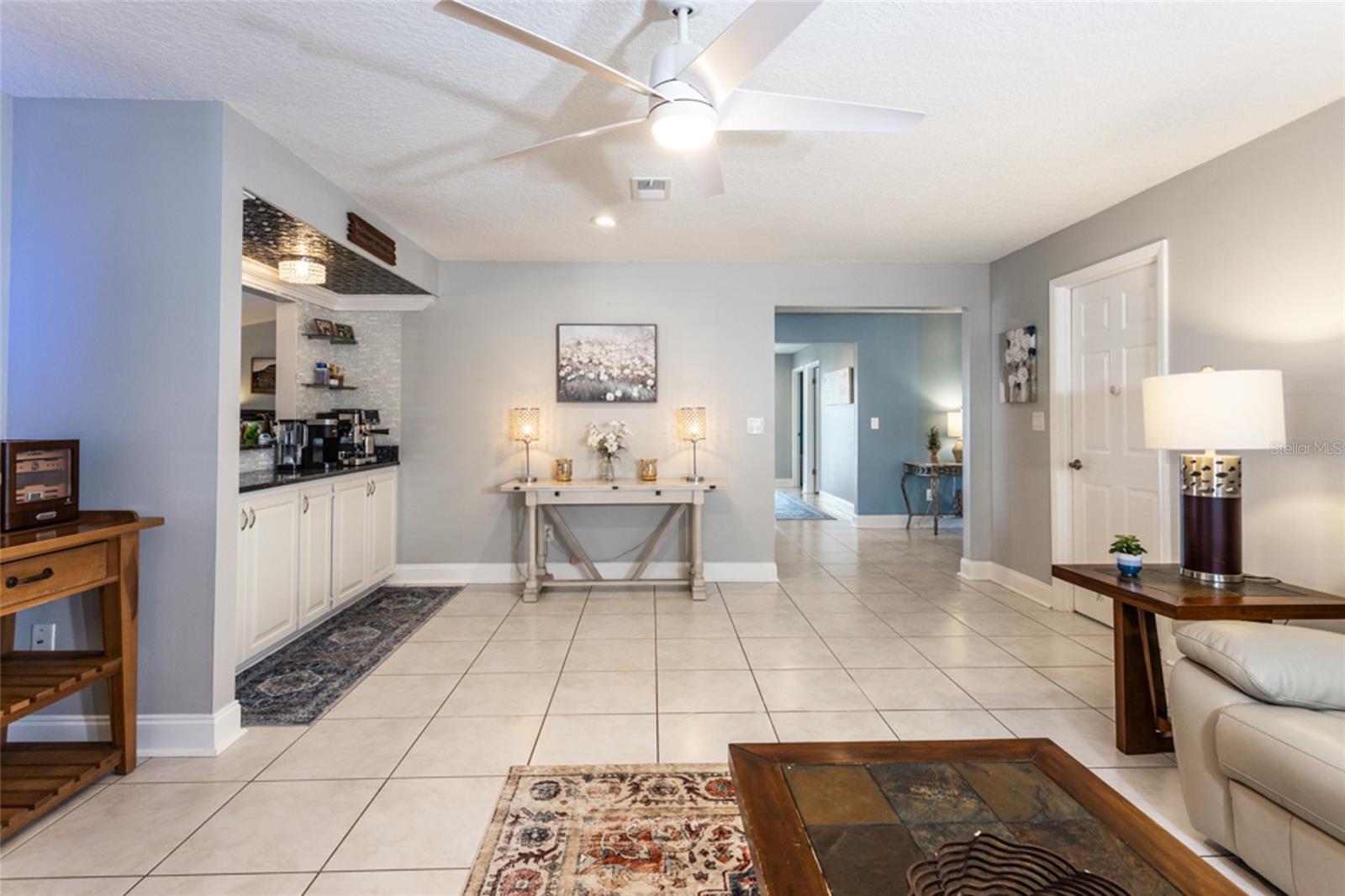 Image 13 of 51 For 13 Clinton Court S