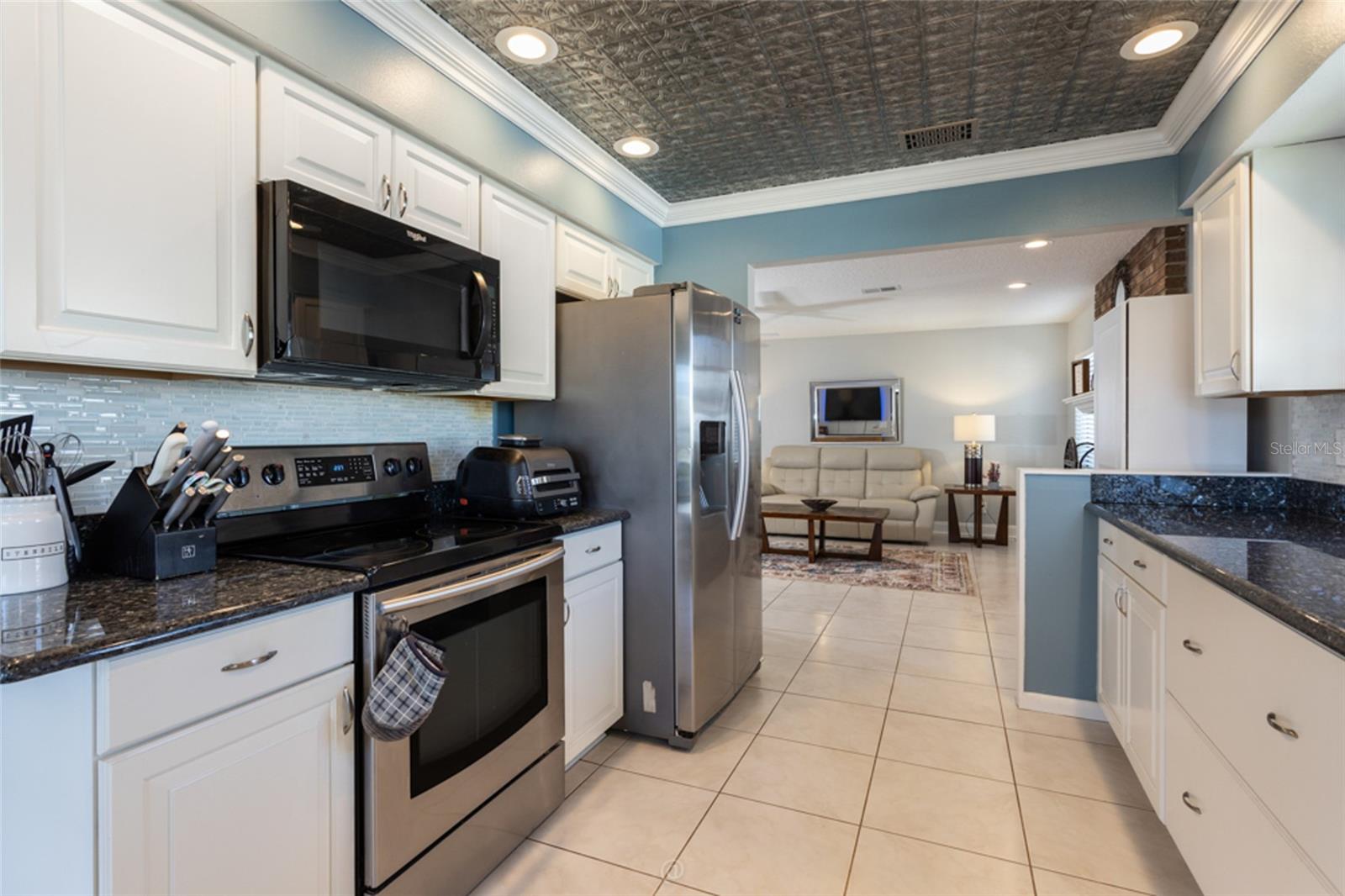 Image 14 of 51 For 13 Clinton Court S