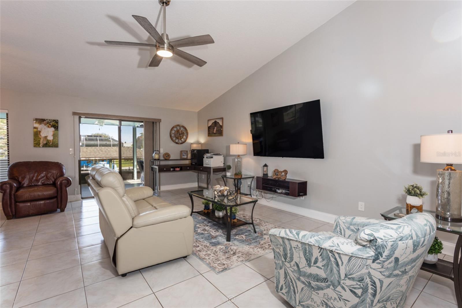 Image 17 of 51 For 13 Clinton Court S