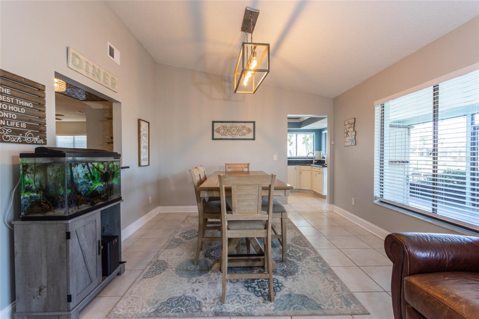 Image 18 of 51 For 13 Clinton Court S