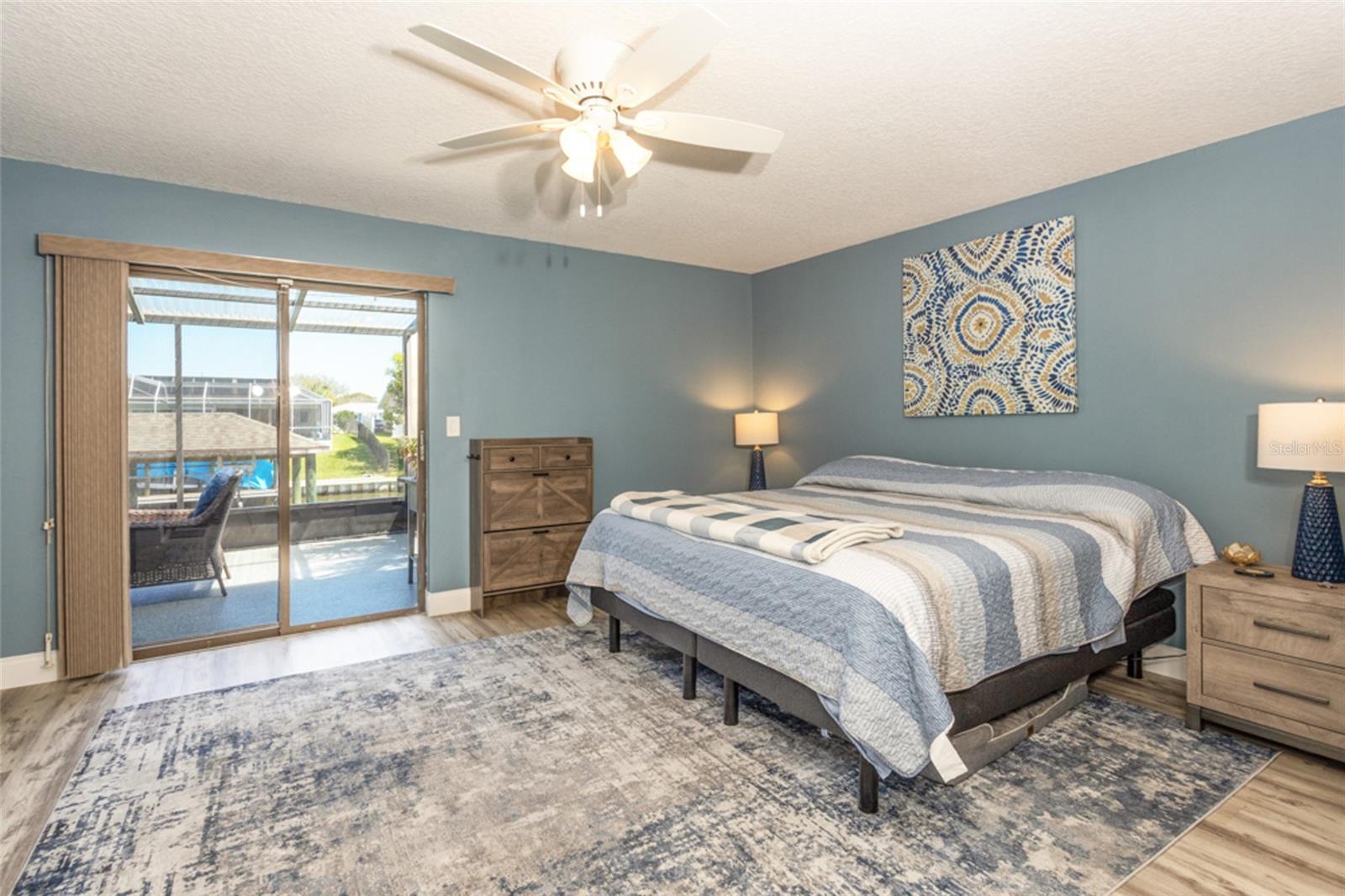 Image 22 of 51 For 13 Clinton Court S