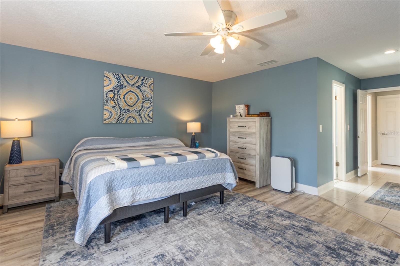 Image 23 of 51 For 13 Clinton Court S