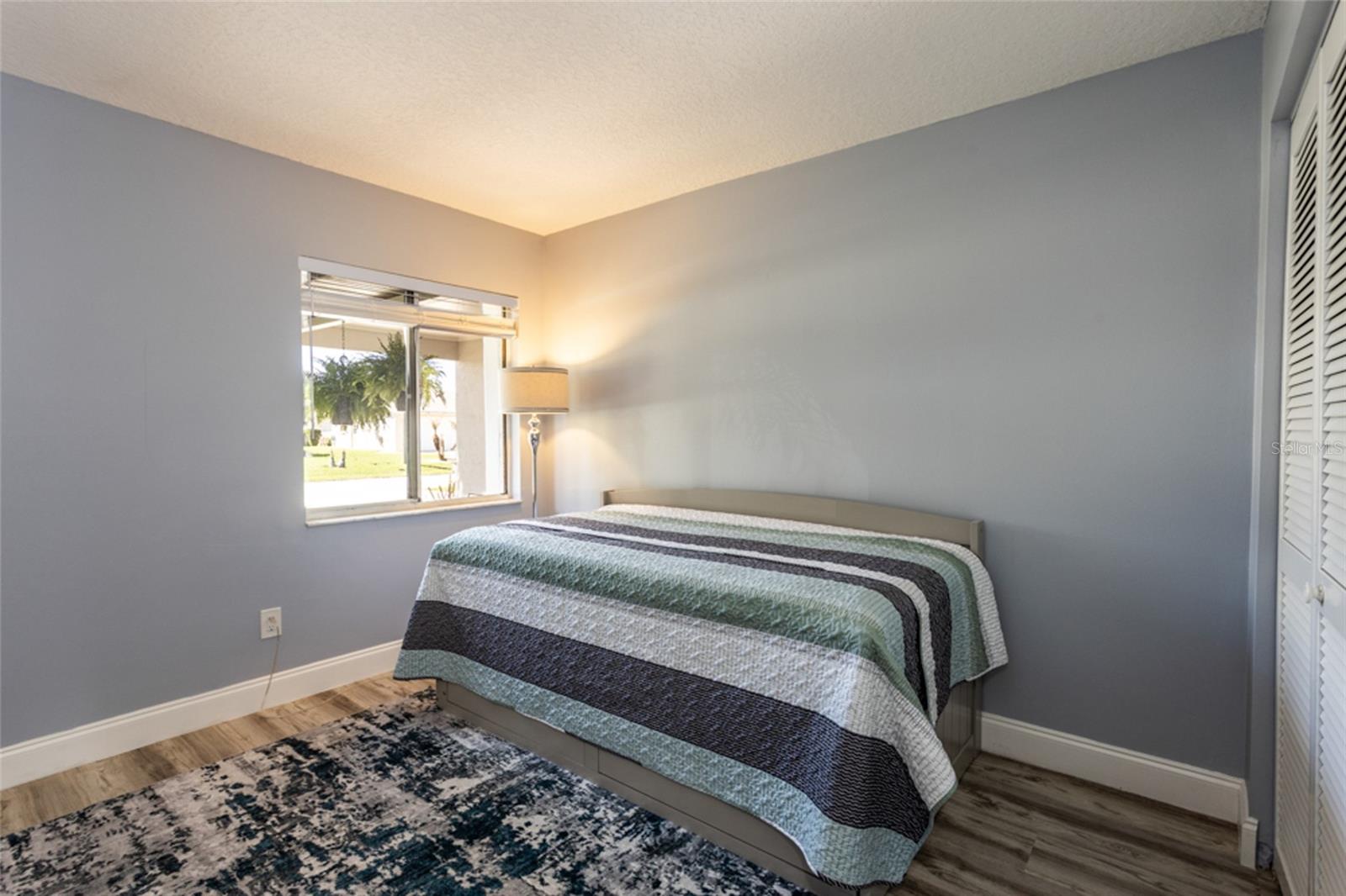 Image 27 of 51 For 13 Clinton Court S